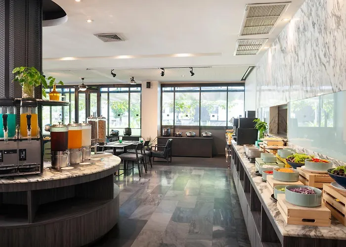 Cross Vibe Sukhumvit Hotel 4*
