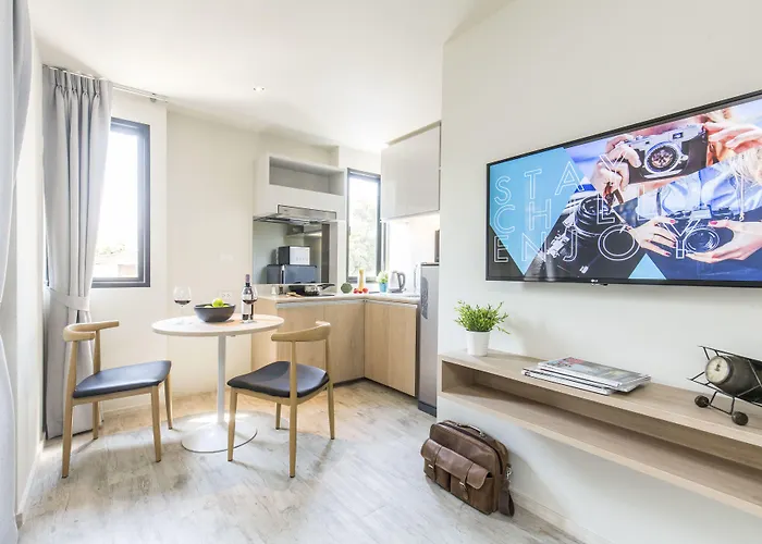 Cross Vibe Sukhumvit 4* 방콕