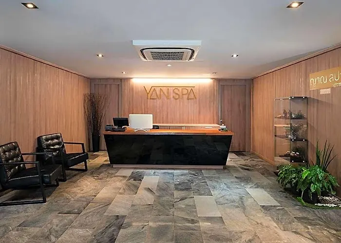 호텔 Cross Vibe Sukhumvit 4*